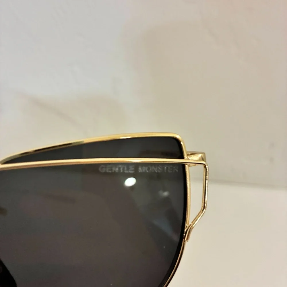 Gentle Monster Love Punch Mirrored Cat Eye Sunglasses Gold Tone Wire Frame Italy